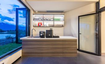 Floral Hotel·Jinqi Mountain Lake hotel (Dali Erhai Ecological Corridor Store)