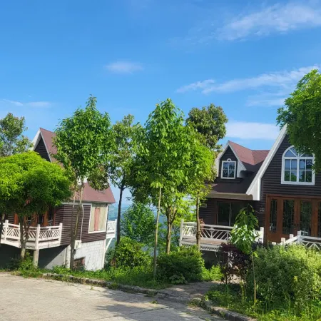 Changyang Longchi Mountain Guesthouse