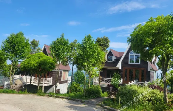 長陽龍池山民宿