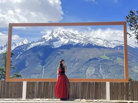 360° Panorama | Manxuege · Wild · Sunlit Golden Mountains · Snow Mountain View Boutique Inn Отели рядом с достопримечательностью «Habacun»