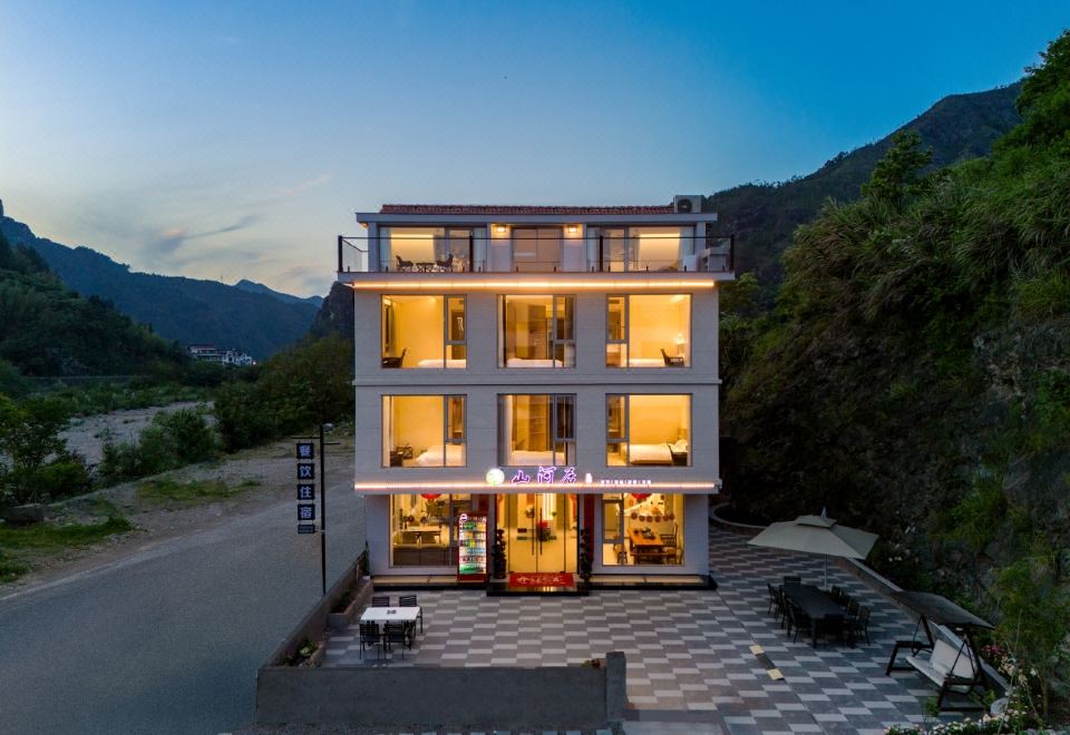 hotel overview picture