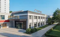 Xana Deluxe Hotel Dalian Lüshunkou Baiyu Mountain Hotels near Liaoning University of International Business and Economics