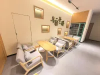 Longmao Hotel (Luoyang Longmen High-Speed Railway Station Xingluo Lake Subway Station)