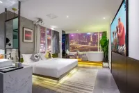 Shimeng Riverside High-Rise River View Boutique Stay (Hong Ya Dong Jiefangbei Area) 大渓溝駅周辺のホテル