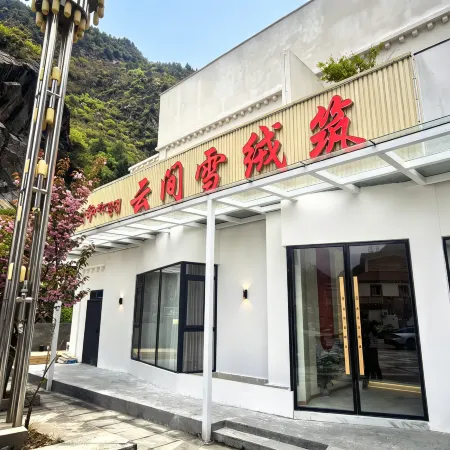 Yunjian Xuerong Residence Отели в г. Кандин