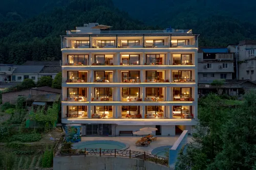 Yanu Tianjing Hot Spring Resort Hotel - parking