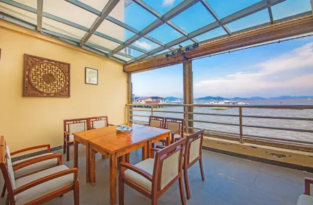 Putuo Mountain Nuodaobi'an Motel Отели рядом с достопримечательностью «Fayu Temple»