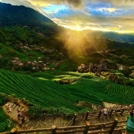 Longji Rice Terraces Blue Shadow Themed Homestay (Jinfo Summit Cableway Station)