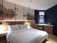 西峡国色天香河畔酒店 - 高级大床房
