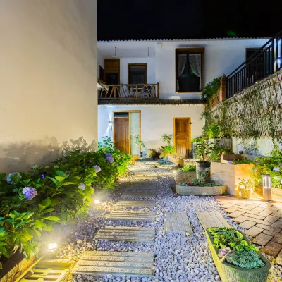 Blue Danube Resort B&B (South Gate of Forest Park) Hotels near Yibudengtian