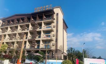 Golden Leaf Mid-Village Hotel Apartments