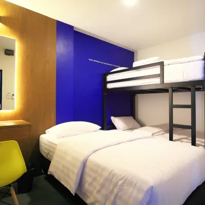 Tuk Tuk Hostel Hotels near Bang Bamru Railway Station
