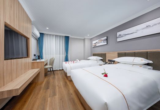 BOYUE LANGHAO HOTEL의 깨끗한 객실 또는 화장실 이미지