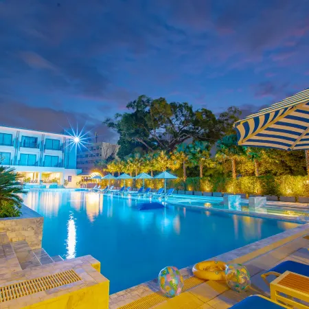 Seabed Grand Hotel Phuket Отели рядом с достопримечательностью «Школа Dowroongwittaya»
