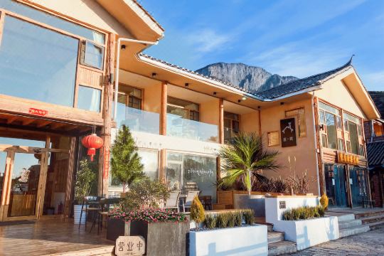 老板热情 民宿环境很好 安静休闲 附近吃饭也很方便 也有小超市,酒店