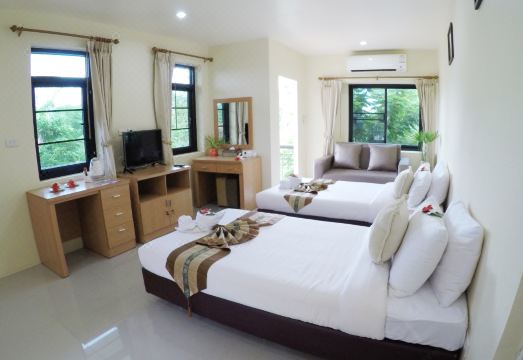 치앙라이 레이크 힐 수영장 전경