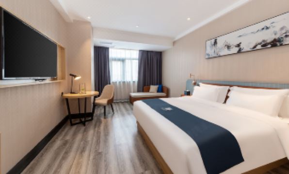 Echarm (Maoming High Speed Railway Station North Square)