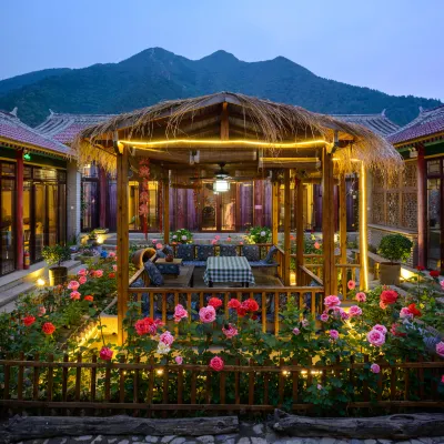 Floral Hotel·Beijing Yiguangnian Xiaoyuan hotel (Changping Shisanling Reservoir Science Park Branch) Hotels near Changping Seven-hole Bridge Flower Sea