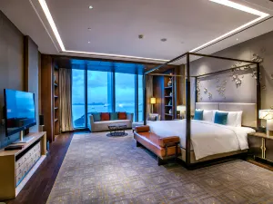 HUALUXE Xiamen Haicang Harbour View