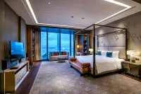 HUALUXE Xiamen Haicang Harbour View by IHG