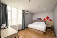 Berman Hotel (Huidong honghaiwan store) Các khách sạn gần Jilong East Line Passenger Transport Terminal