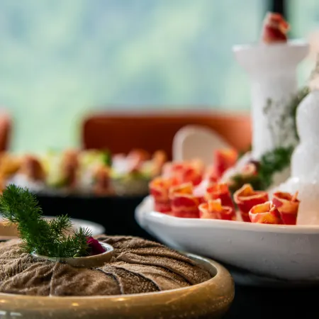 Floral Lux Hotel · Ga'er Manor at Dagu Glacier