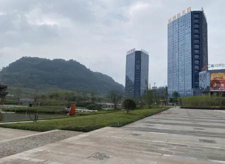 Yibin Pingxiang Homestay Отели рядом с достопримечательностью «Yibin College Lingang Campus (Phase 1)»