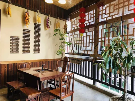 Zigui Mountain Gorge Folklore Inn Отели рядом с достопримечательностью «Bingshu Baojian Gorge»