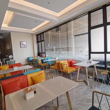 LUX CABINS Hotel (Meizhou Xingning Station Xingyi Plaza Store)