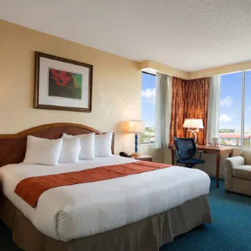 Ramada by Wyndham Kissimmee Gateway Отели рядом с достопримечательностью «Селебрейшн»
