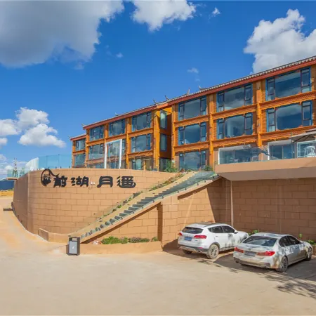 Lugu Lake Front Lake·Yueyao Lakeview Resort Hotel