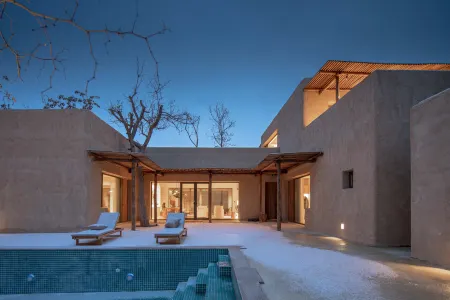 Yuanbaixiang Luxury Hotel (Zhongwei Branch) Отели рядом с достопримечательностью «Desert Escalator»