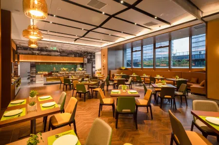 Hampton by Hilton in Nanjing Qilin Zhongshan Mausoleum Scenic Area Отели рядом с достопримечательностью «Nanjing University of Science and Technology»