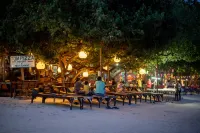 Tom Pizza Resort Hotels near Ko Samet