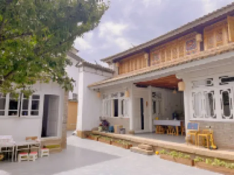 WeiShan Ancient City No. 16 Courtyard Boutique Homestay (Weishan Gongchen Tower)