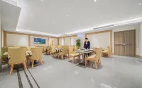 Vienna Hotel (Jiangyin Zhouzhuang Branch) - con vista montagne