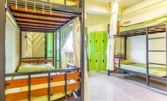 OYO 928 Leaf Hostel