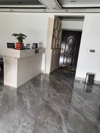 Zhenxiong Ruixin Hotel Отели рядом с достопримечательностью «Chishuiyuan Square»