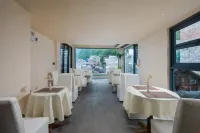 Shanheshi 360° Panoramic Skyview Guesthouse (Zhenyuan Ancient Town) - فطور