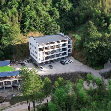 Shennonggu Yiqing Xigu Inn