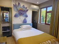 Guanhai Xiaoyuan Homestay (Jianshui Ancient City Branch) - parking