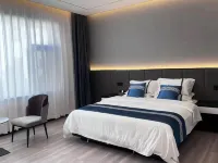 M2 Yazhi Hotel - parking