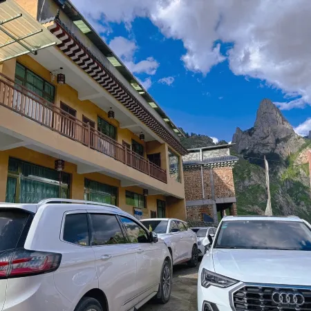 Diebu Zhagana Return to the Building Homestay