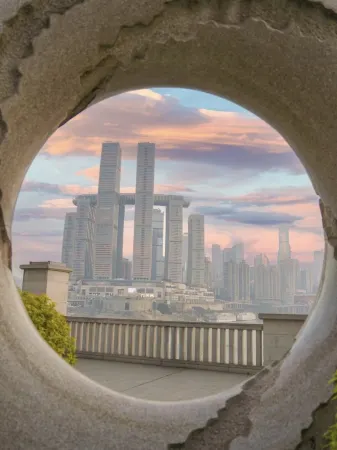 Chongqing Yanyu Hotel (Jiefangbei Pedestrian Street Hongyadong Branch) Отели рядом с достопримечательностью «Chongqing Technology and Business University»