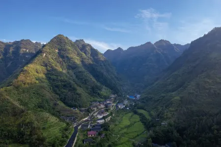GUYUWONDERLAND Отели рядом с достопримечательностью «Yangjiajie Cableway»