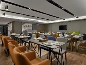 먀오시난 국제 호텔(싱이쥐산대로店)