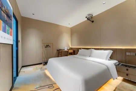 TO MOON Garden Hotel (Daping Shiqiao Pu Subway Station Store)