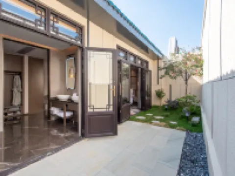 Treasury S Hotel (Chaozhou Guangji Bridge Archway Street) Hotels near Jiadi Lane