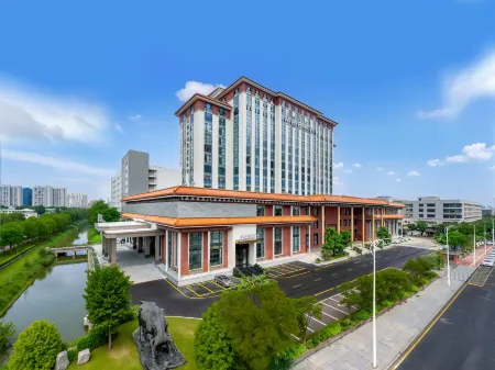 Huawei International Hotel (Dongguan Shijie Purple Sandalwood Museum Branch) Отели рядом с достопримечательностью «Liuhua Park»