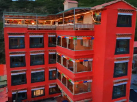 Langmulingka Lodge · Highland Serenity Cloudview Family Homestay (Langmusi) Hotel a Luqu